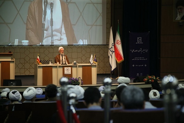 آیت‌الله علیرضا اعرافی، مدیرحوزه‌های علمیه 