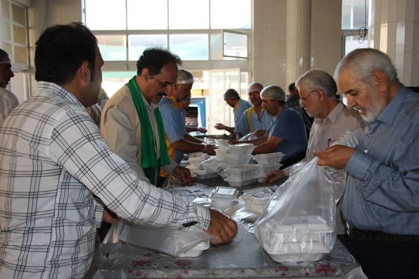 توزیع غذای متبرک رضوی