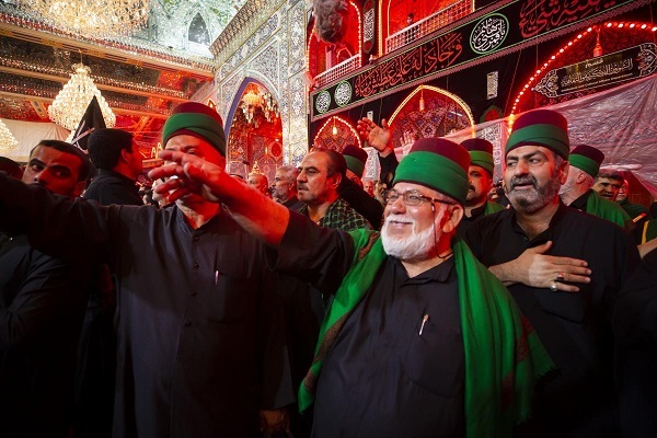 برگزاری مراسم آیینی عزاداری از سوی خادمان سادات حرمین کربلا برگزاری مراسم آیینی عزاداری از سوی خادمان سادات حرمین کربلا