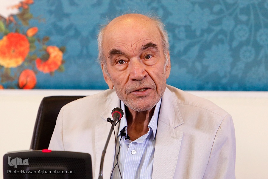 حکیمی صفت روحانیت را حفظ کرد اما شغل روحانیت نداشت