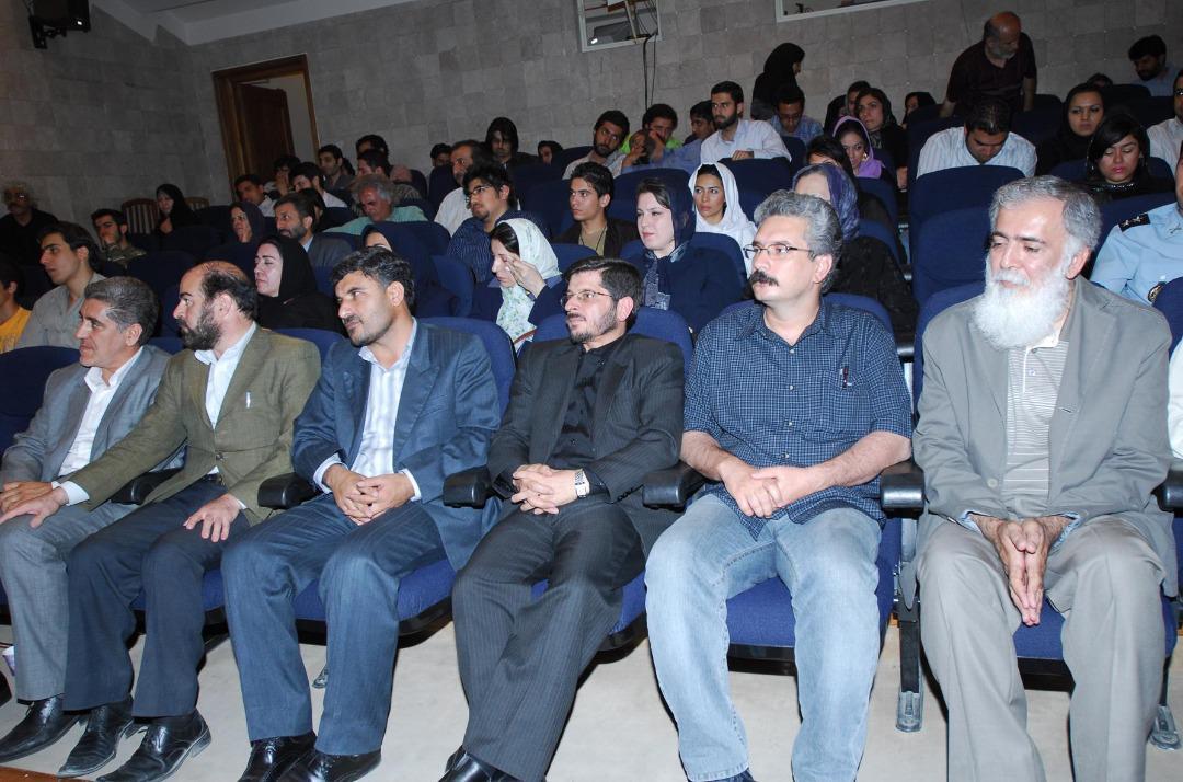 سمت چپ نفر دوم مرحوم حبیب الله صادقی و نفر چهارم دکتر عباس خامه‌یار