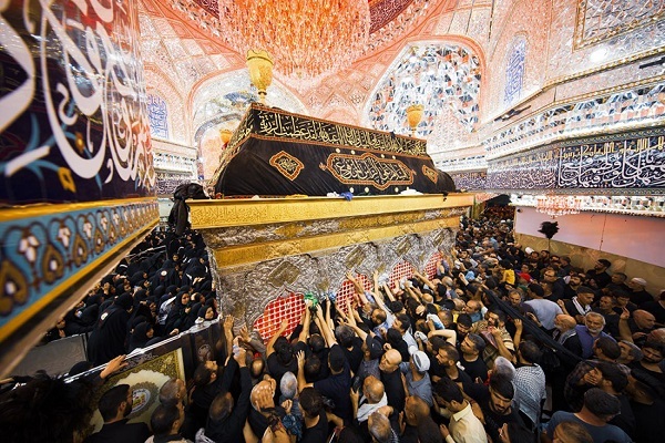 ندای لبیک یا حسین در حرم مطهر حسینی ندای لبیک یا حسین در حرم مطهر حسینی