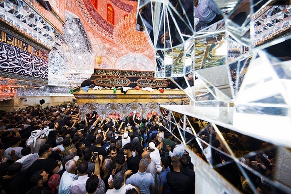 ندای لبیک یا حسین در حرم مطهر حسینی ندای لبیک یا حسین در حرم مطهر حسینی
