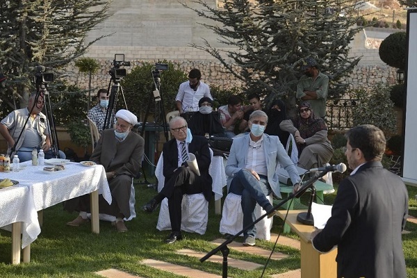 سراینده «شیرازیات» در بیروت از سرودن بازماند