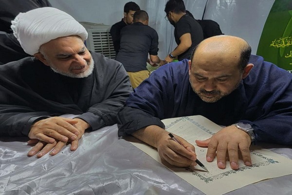 کریم منصوری، قاری ممتاز بینالمللی ایران در موکب قرآننویسی ایام اربعین کریم منصوری، قاری ممتاز بینالمللی ایران در موکب قرآننویسی ایام اربعین