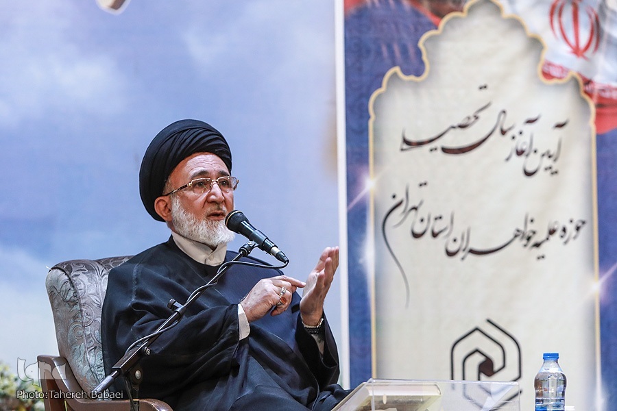 حجاب، دلیل اجتماعی بودن زن از دید اسلام است