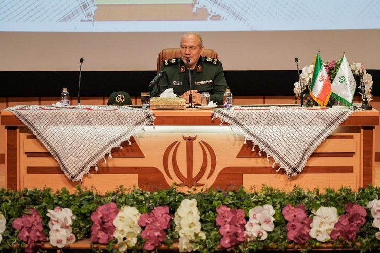 سردار سرلشكر یحیی صفوي، دستيار و مشاور عالي فرمانده معظم كل قوا سردار سرلشكر یحیی صفوي، دستيار و مشاور عالي فرمانده معظم كل قوا