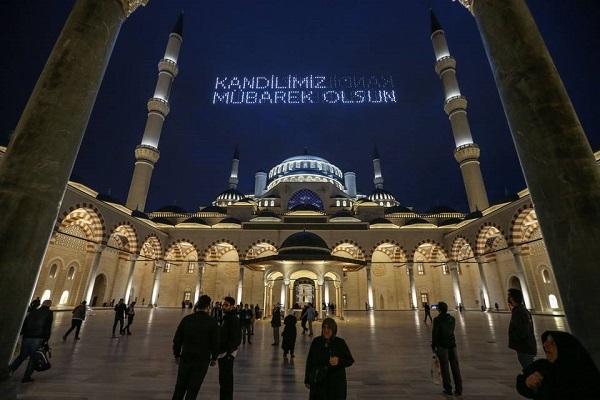 جشنهای میلاد پیامبر اکرم (ص) در مساجد استانبول+ عکس جشنهای میلاد پیامبر اکرم (ص) در مساجد استانبول+ عکس