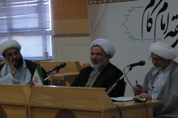 ارسال // بهجتپور: بار عفاف را روی دوش حجاب نیندازیم/ خالدالغفوری: ملاک معروف، پسند عرف نیست ارسال // بهجتپور: بار عفاف را روی دوش حجاب نیندازیم/ خالدالغفوری: ملاک معروف، پسند عرف نیست