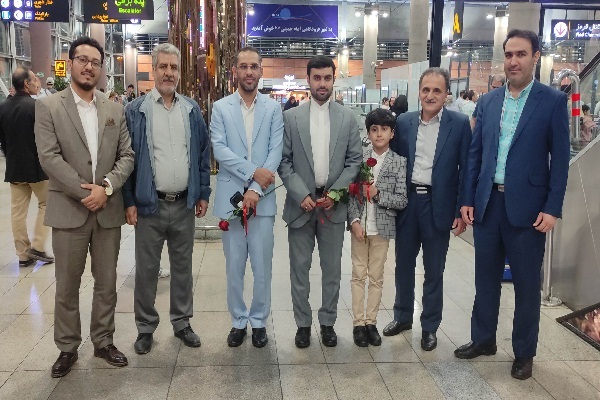 بازگشت نمایندگان ایران از مسابقات بینالمللی قرآن کویت بازگشت نمایندگان ایران از مسابقات بینالمللی قرآن کویت