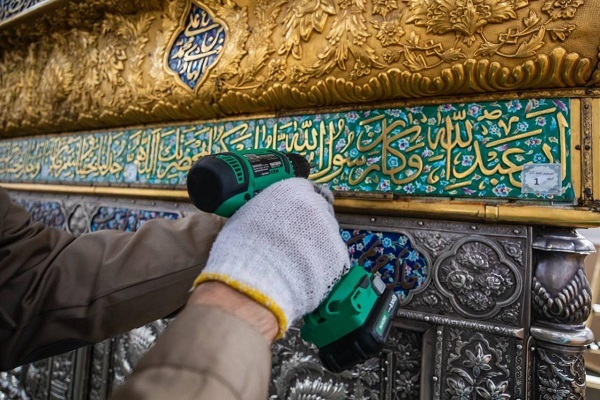 تداوم عملیات برچیدن ضریح قدیمی حضرت زینب (ع)+ عکس