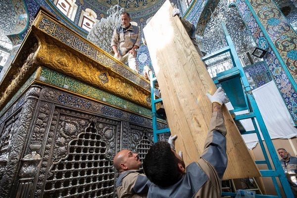 تداوم عملیات برچیدن ضریح قدیمی حضرت زینب (ع)+ عکس