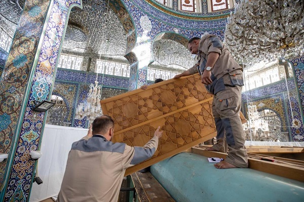 تداوم عملیات برچیدن ضریح قدیمی حضرت زینب (ع)+ عکس