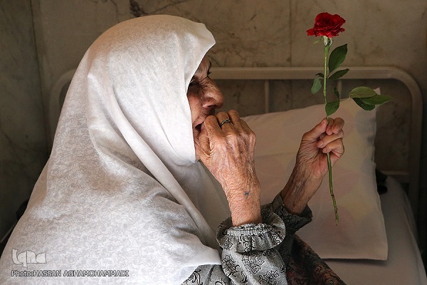 چگونه حال خوش را به روزگار سالمندی گره بزنیم چگونه حال خوش را به روزگار سالمندی گره بزنیم