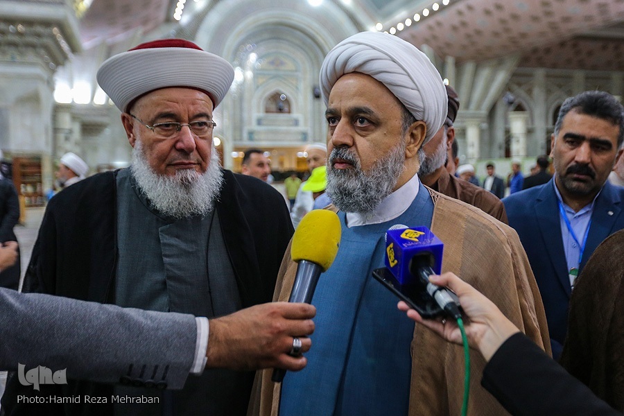 از چپ، شیخ غازی حنینه، رئیس هیئت‌ امنای جمعیت علمای مسلمان لبنان