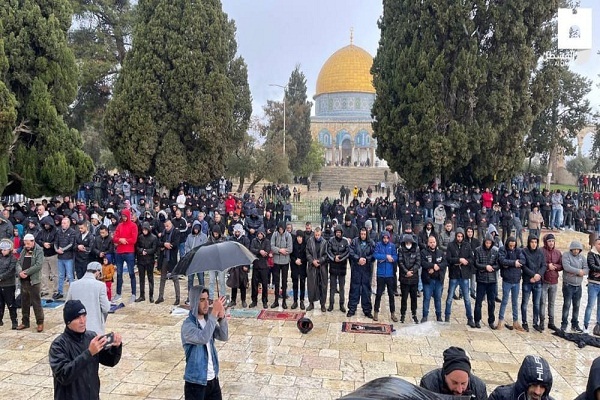حضور هزاران فلسطینی در نماز جمعه مسجدالاقصی / راهپیمایی اردنی‌ها در حمایت از مقاومت