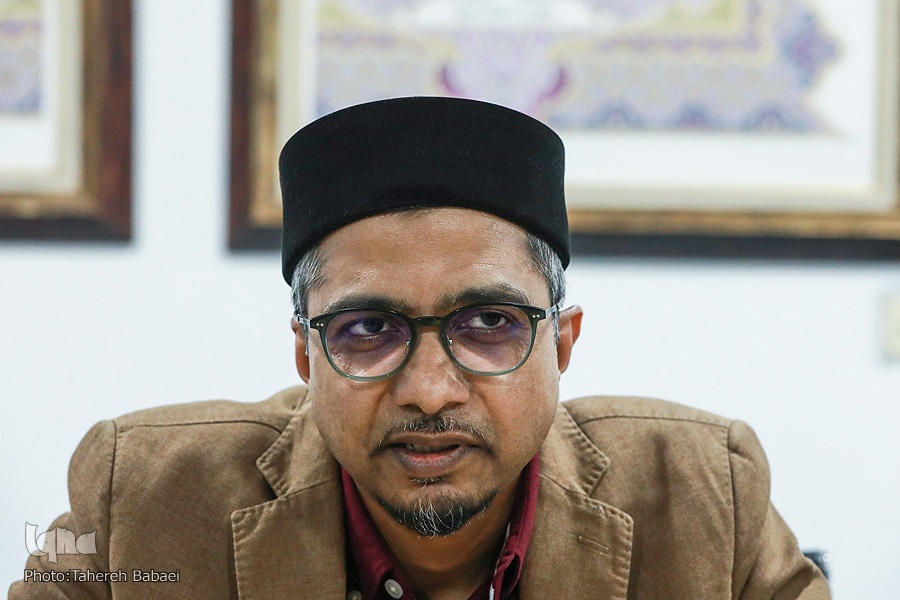 یک قرآن برای همه فارسیزبانان + فیلم و عکس یک قرآن برای همه فارسیزبانان + فیلم و عکس