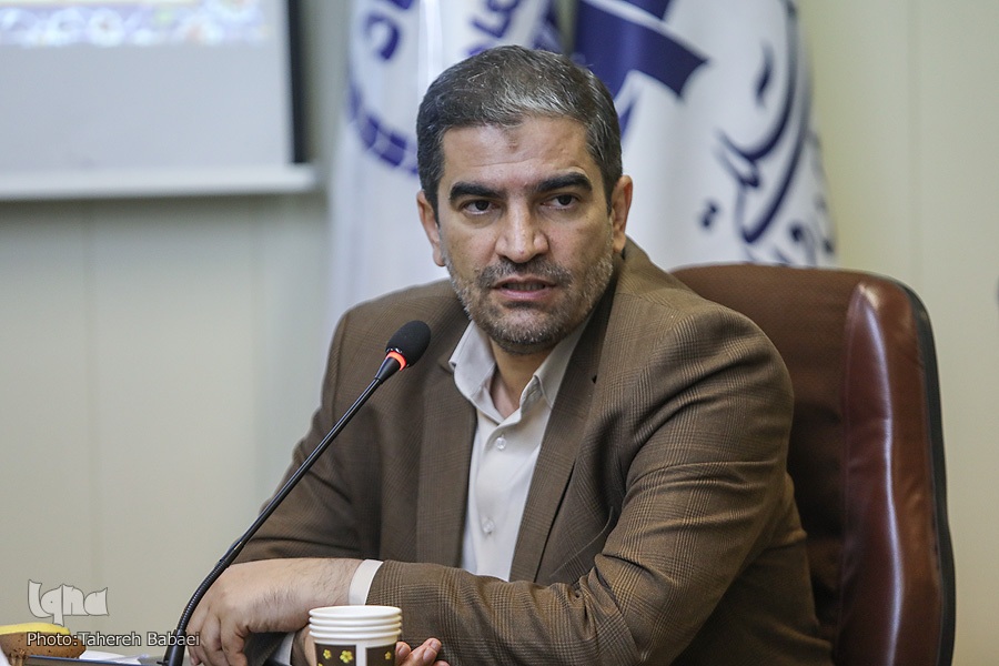 احسان قاضی زاده هاشمی احسان قاضی زاده هاشمی