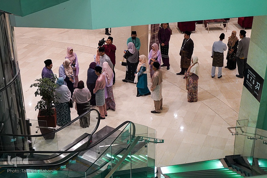 تیم تشریفات و عکاسان مالزی آماده استقبال از ملکه