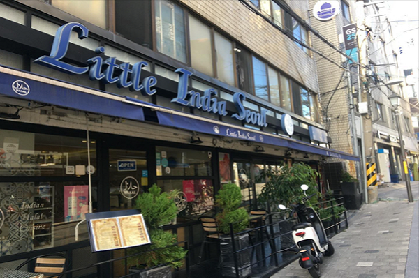 عرضه اغذیه حلال در خیابان اسلام سئول