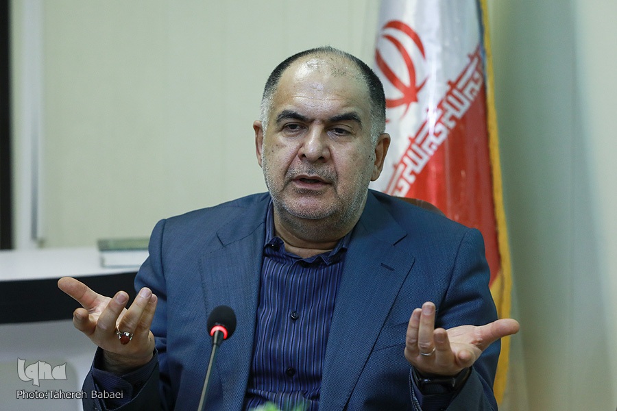 چه کسی باید سواد رسانه‌ای داشته باشد؛ مردم یا مسئولان