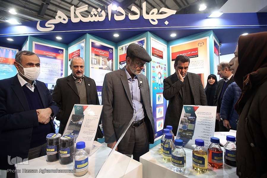 هشدار وزیر علوم نسبت به خام‌فروشی فکر و تلاش معاونت علمی برای صادرات محصولات آزمایشگاهی + فیلم