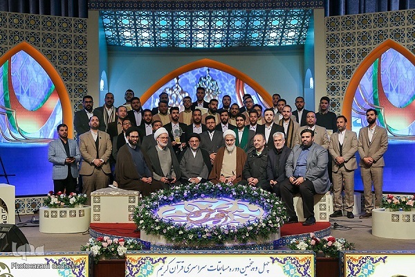 اجرای همخوانی اسماءالحسنی از سوی رئیس سازمان اوقاف + فیلم