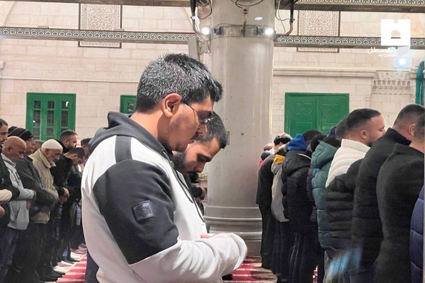 وحشت صهیونیستها از انتفاضه سوم/ حضور هزاران فلسطینی در نماز «فجر عظیم» مسجدالاقصی وحشت صهیونیستها از انتفاضه سوم/ حضور هزاران فلسطینی در نماز «فجر عظیم» مسجدالاقصی