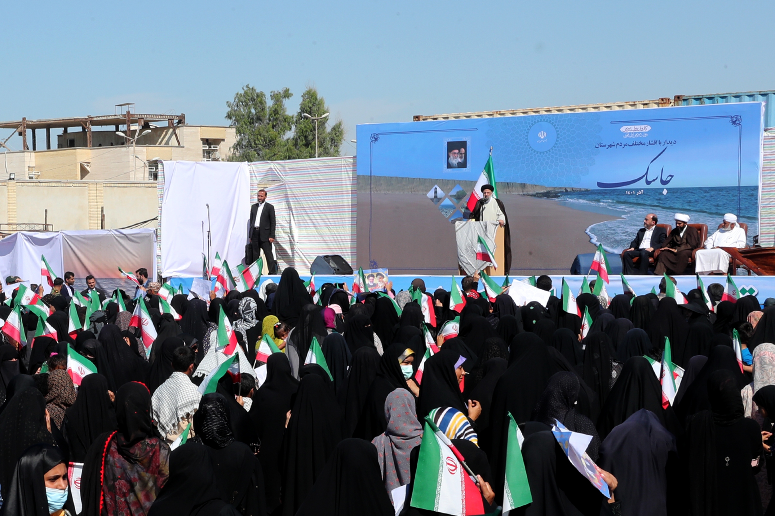 رئیسجمهور در اجتماع مردم شهرستان جاسک رئیسجمهور در اجتماع مردم شهرستان جاسک