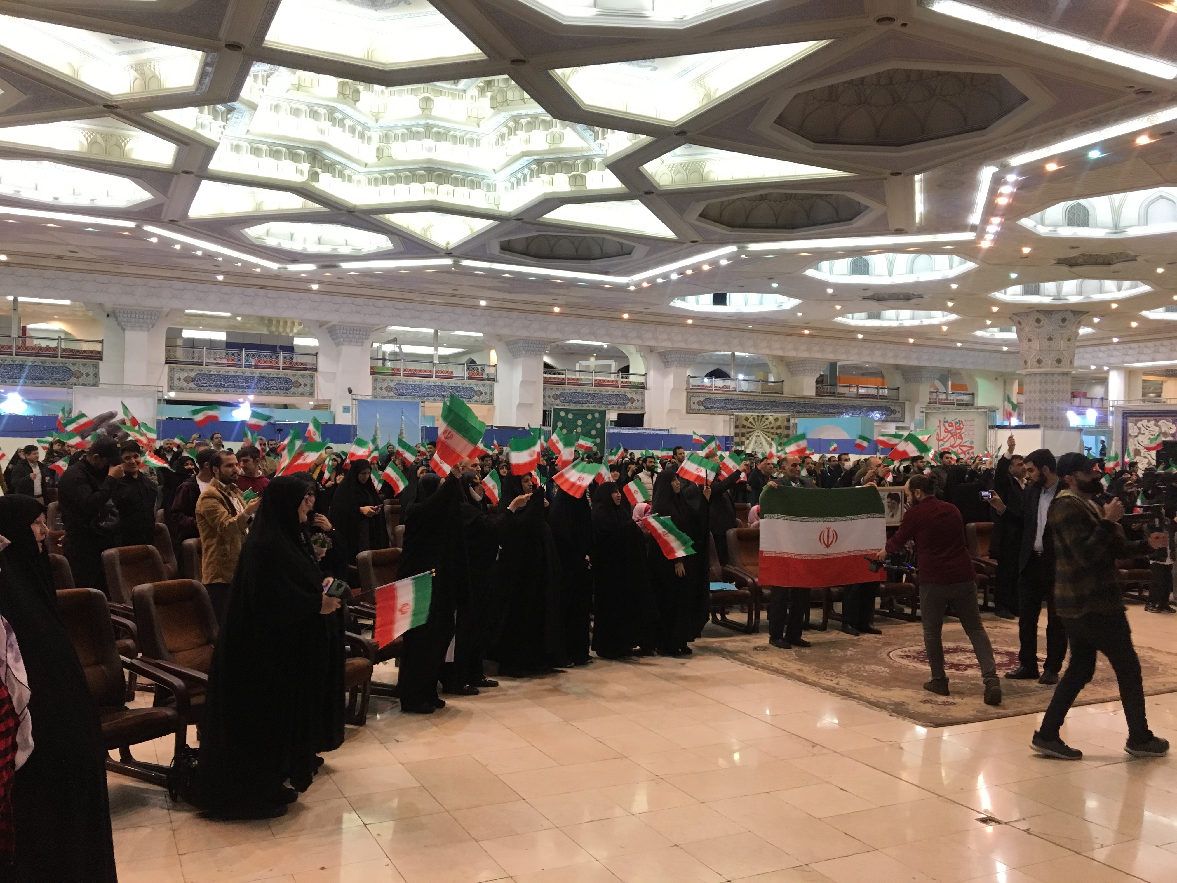 گرامیداشت روز جمهوری اسلامی و افتتاح مردمی نمایشگاه قرآن + فیلم گرامیداشت روز جمهوری اسلامی و افتتاح مردمی نمایشگاه قرآن + فیلم