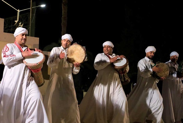 طنین طبل‌ها در اهرام ثلاثه