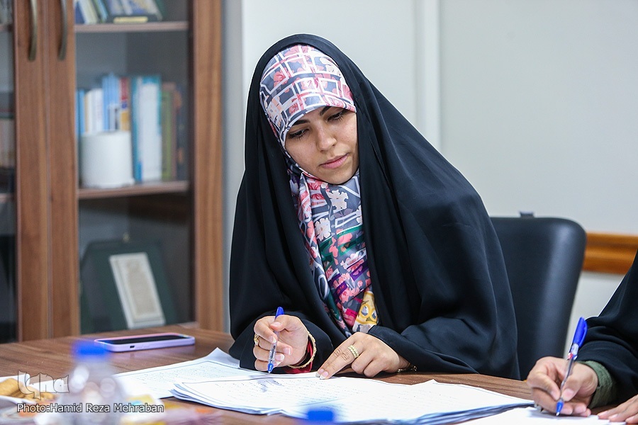 فاطمه شیرازی، حافظ کل قرآن کریم و از مدرسان و داوران مسابقات قرآن