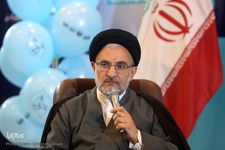 بازدید رئیس سازمان اوقاف از غرفه ایکنا در نمایشگاه قرآن