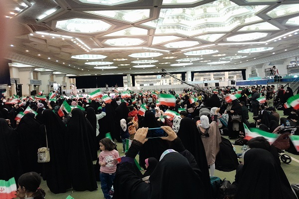 شادترین روز نمایشگاه قرآن با همخوانی عزیزم حسین و آقای مهربان شادترین روز نمایشگاه قرآن با همخوانی عزیزم حسین و آقای مهربان