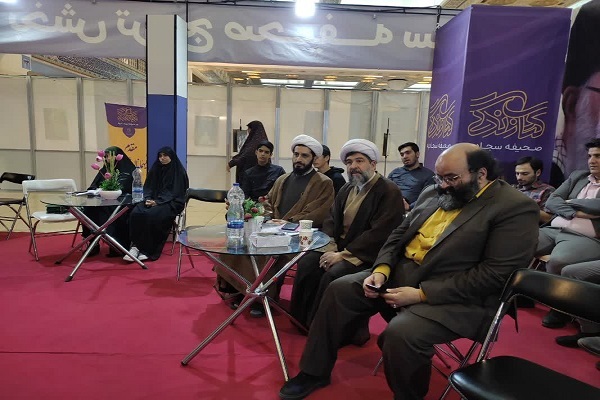 حضور صحیفه‌سرایان در نمایشگاه قرآن؛ برگزاری نشست‌های روزانه «شعرهای قرآنی حافظ» + عکس