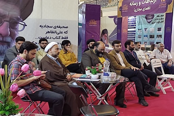 حضور صحیفه‌سرایان در نمایشگاه قرآن؛ برگزاری نشست‌های روزانه «شعرهای قرآنی حافظ» + عکس