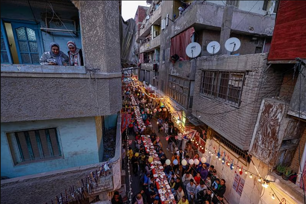 حضور 5000 نفر در بزرگترین مراسم افطار مصر + تصاویر حضور 5000 نفر در بزرگترین مراسم افطار مصر + تصاویر