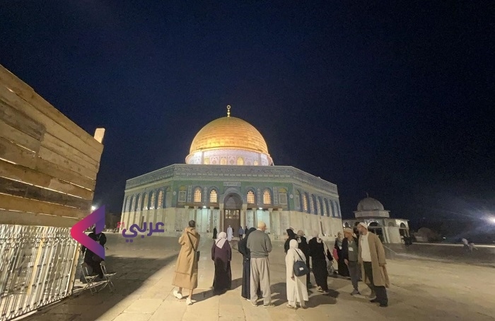 هشدارها در داخل اسرائیل درباره عواقب تنش در مسجد الاقصی/جوانان فلسطین در جوار مسجد نماز صبح را اقامه کردند