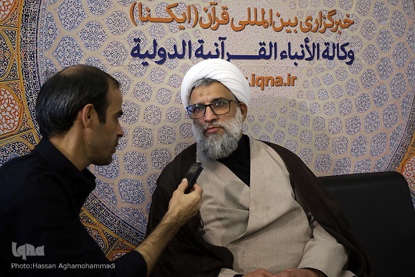 استقبال گسترده مردم از نمایشگاه قرآن اثبات عمق علاقه به دین است استقبال گسترده مردم از نمایشگاه قرآن اثبات عمق علاقه به دین است