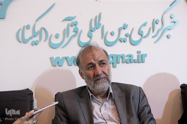 نمایشگاه قرآن در شأن جمهوری اسلامی نیست/ نخبگان ورود کنند