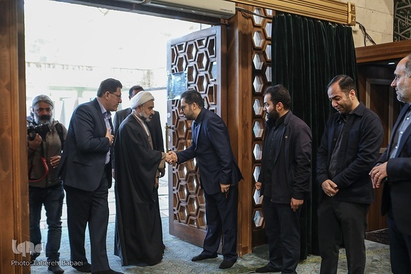 مرد خودساخته و خداجو که کاسب سیاسی نبود