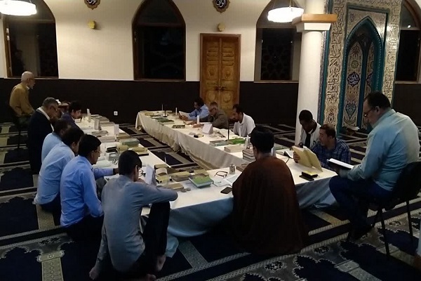 برپایی مراسم جزءخوانی قرآن و تفسیر در مسجد خوجه‌های اثنی عشری شهر آنتاناناریوو