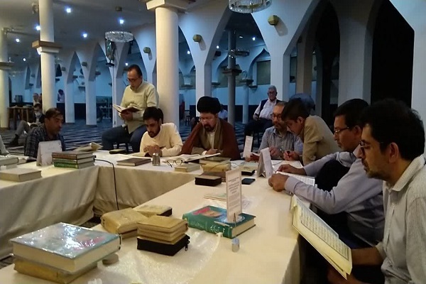 برپایی مراسم جزءخوانی قرآن و تفسیر در مسجد خوجه‌های اثنی عشری شهر آنتاناناریوو