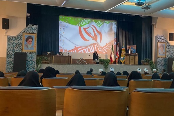 آیین تجلیل از نخبگان قرآنی بانوان شاغل ستاد ارتش