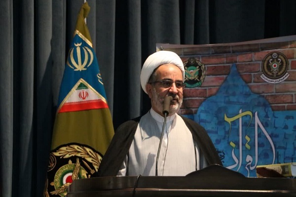 حجت‌الاسلام والمسلمین دهدار، رئیس اداره عقیدتی ـ سیاسی ستاد ارتش