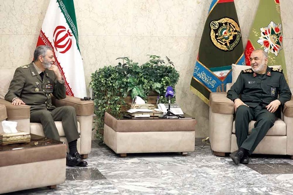 دیدار سرلشکر سلامی با فرمانده ارتش دیدار سرلشکر سلامی با فرمانده ارتش