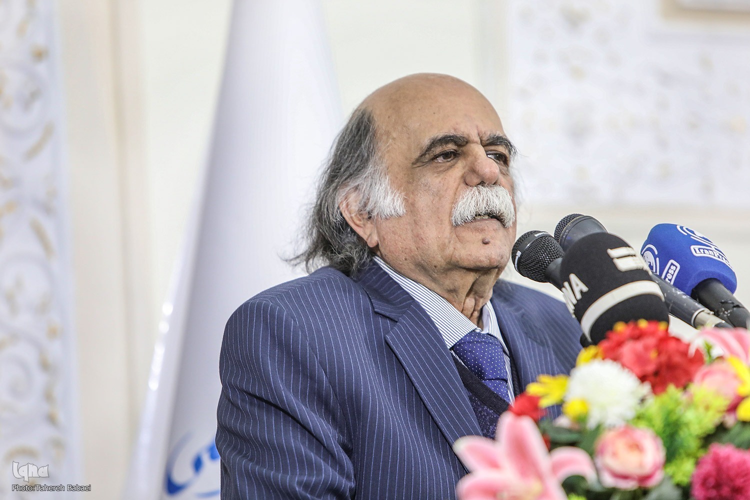 میر جلال الدین کزازی