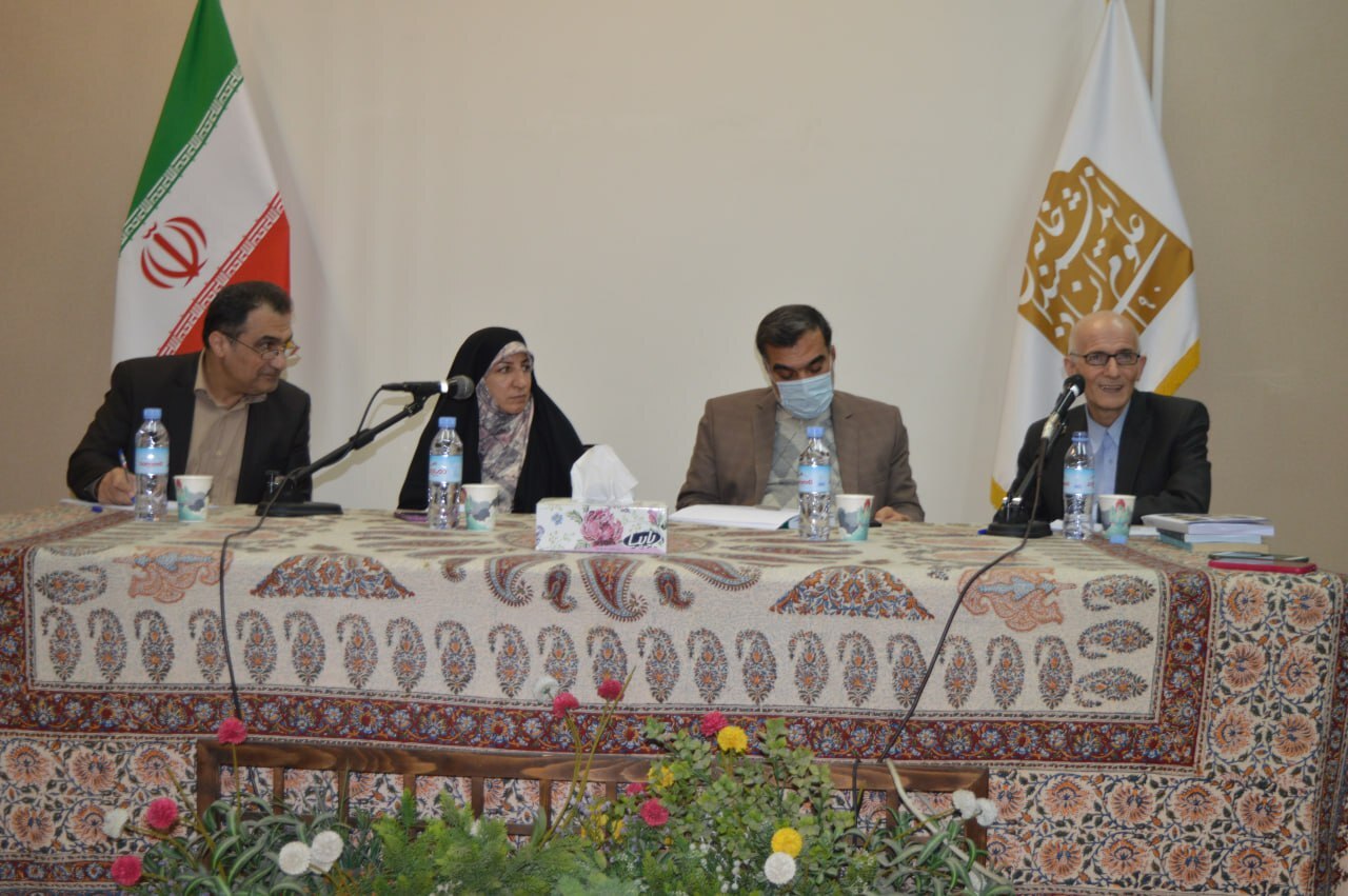 فراستخواه: علم و دین دو ساحت معرفتی متمایزند