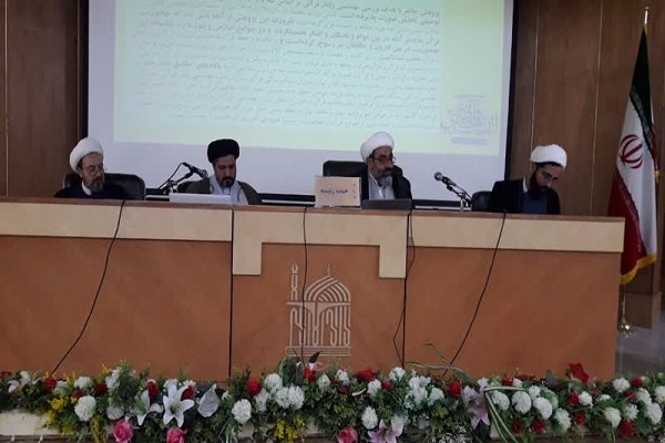 تبیین نگاه ویژه رهبر معظم انقلاب به فهم قرآن و تدبر در آیات کلام وحی