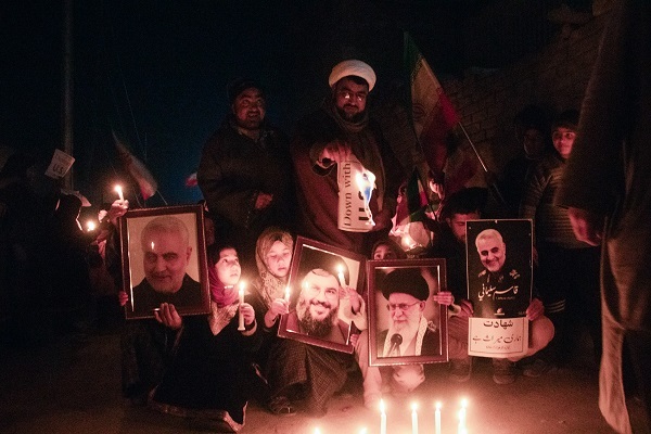 مسلمانان کشمیر به یاد شهدای کرمان شمع روشن کردند